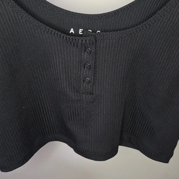 Aero Crop Top - Picture 2 of 5